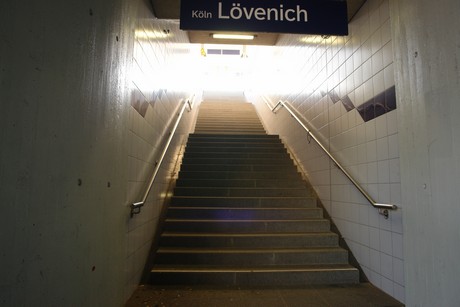 bahnhof-loevenich