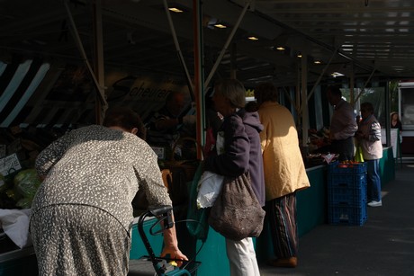 wochenmarkt-hermeskeiler-platz