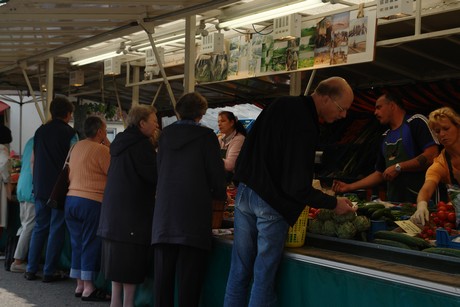 wochenmarkt-hermeskeiler-platz