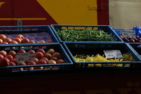 wochenmarkt-hermeskeiler-platz