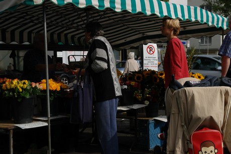 wochenmarkt-hermeskeiler-platz