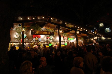 weihnachtsmarkt-neumarkt