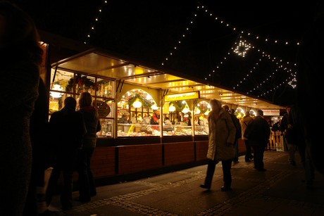 weihnachtsmarkt-neumarkt