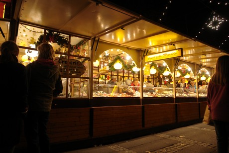 weihnachtsmarkt-neumarkt