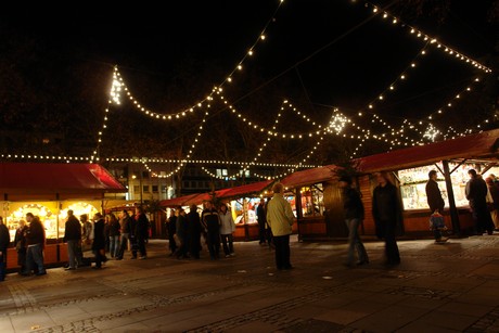 weihnachtsmarkt-neumarkt