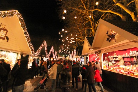 weihnachtsmarkt-neumarkt