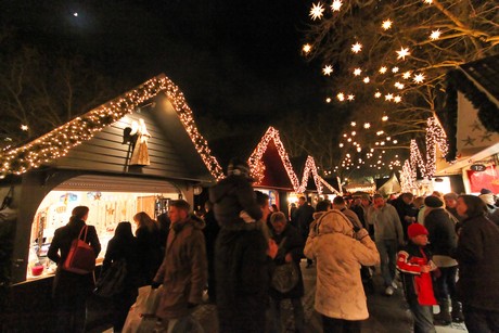 weihnachtsmarkt-neumarkt