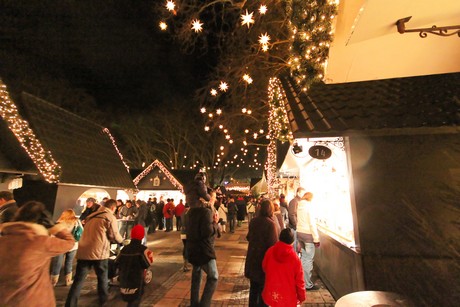 weihnachtsmarkt-neumarkt