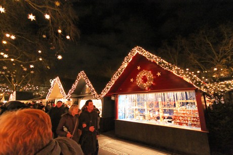 weihnachtsmarkt-neumarkt