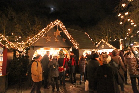 weihnachtsmarkt-neumarkt