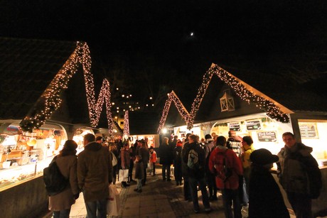 weihnachtsmarkt-neumarkt