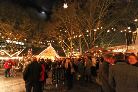 weihnachtsmarkt-neumarkt