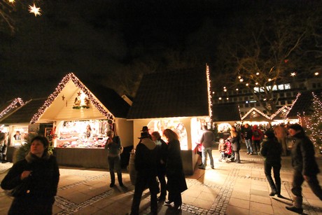 weihnachtsmarkt-neumarkt