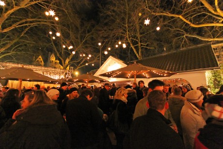 weihnachtsmarkt-neumarkt