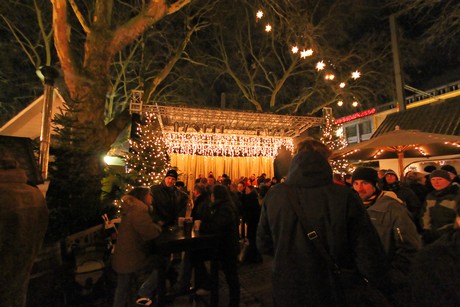 weihnachtsmarkt-neumarkt