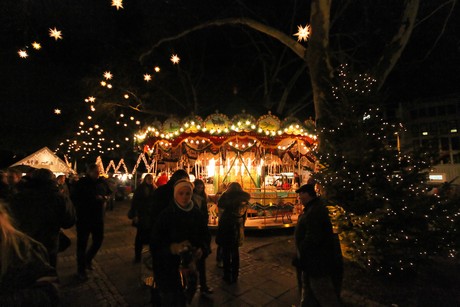 weihnachtsmarkt-neumarkt