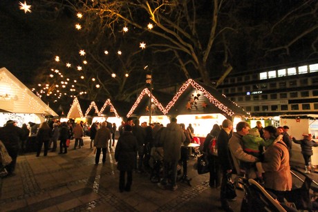 weihnachtsmarkt-neumarkt