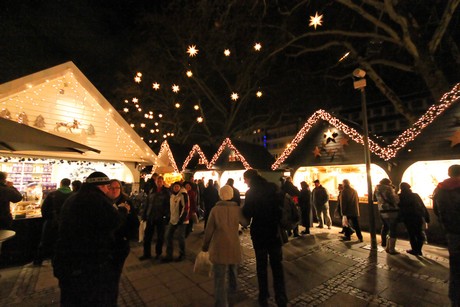 weihnachtsmarkt-neumarkt