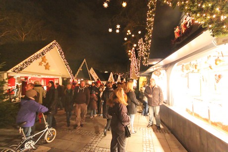 weihnachtsmarkt-neumarkt