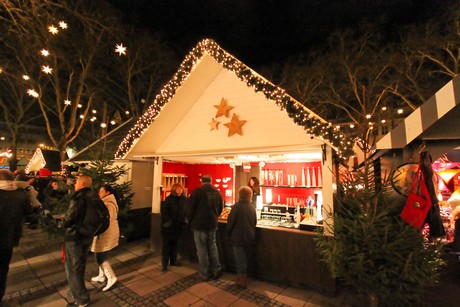 weihnachtsmarkt-neumarkt