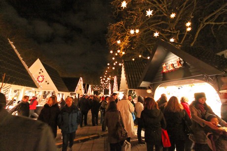 weihnachtsmarkt-neumarkt