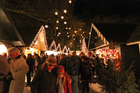 weihnachtsmarkt-neumarkt