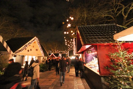 weihnachtsmarkt-neumarkt