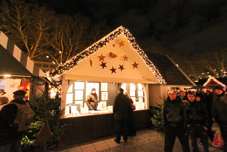 weihnachtsmarkt-neumarkt