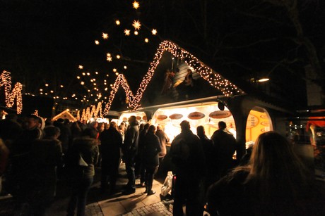 weihnachtsmarkt-neumarkt