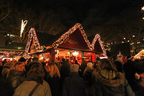 weihnachtsmarkt-neumarkt