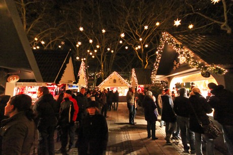 weihnachtsmarkt-neumarkt