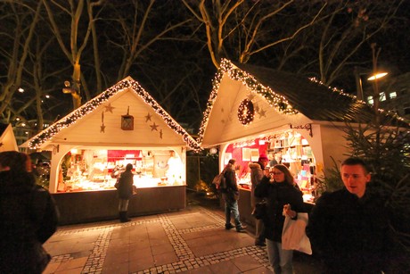 weihnachtsmarkt-neumarkt