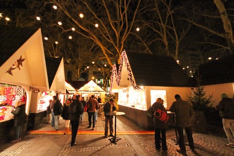 weihnachtsmarkt-neumarkt