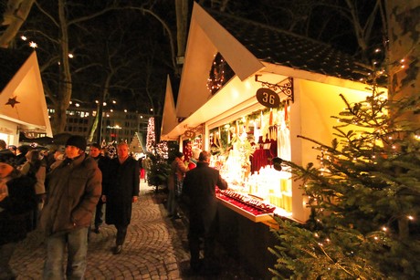 weihnachtsmarkt-neumarkt