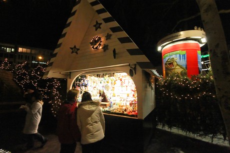 weihnachtsmarkt-neumarkt