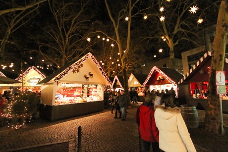 weihnachtsmarkt-neumarkt