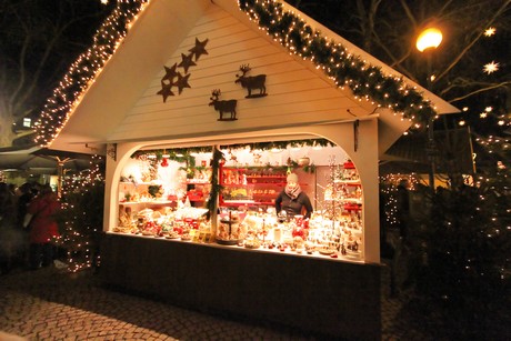 weihnachtsmarkt-neumarkt