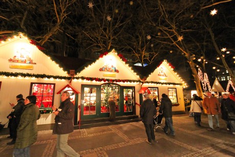 weihnachtsmarkt-neumarkt