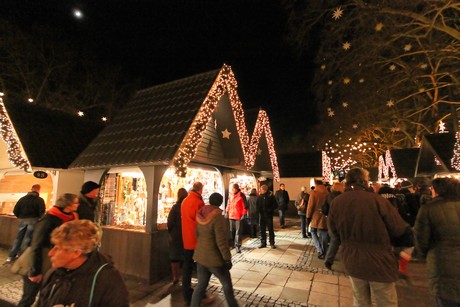 weihnachtsmarkt-neumarkt