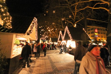 weihnachtsmarkt-neumarkt