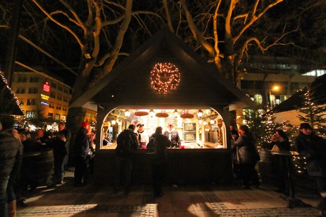 weihnachtsmarkt-neumarkt