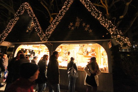 weihnachtsmarkt-neumarkt