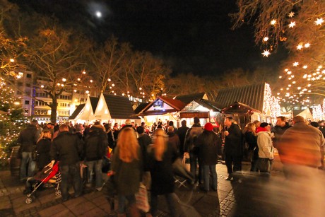 weihnachtsmarkt-neumarkt