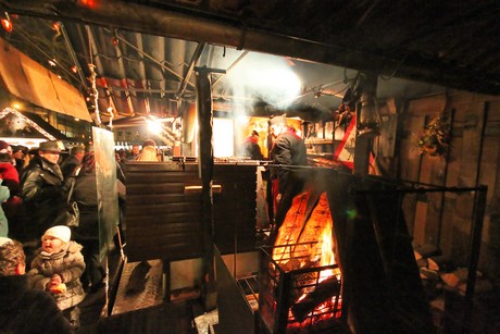 weihnachtsmarkt-neumarkt