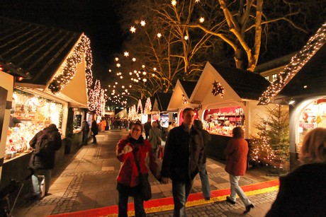 weihnachtsmarkt-neumarkt