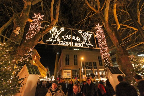 weihnachtsmarkt-neumarkt