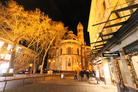 weihnachtsmarkt-neumarkt