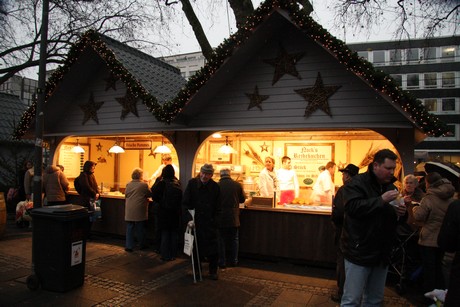 weihnachtsmarkt-neumarkt