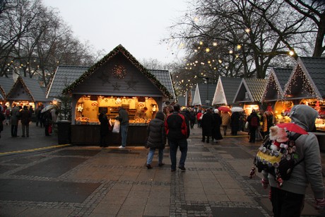 weihnachtsmarkt-neumarkt