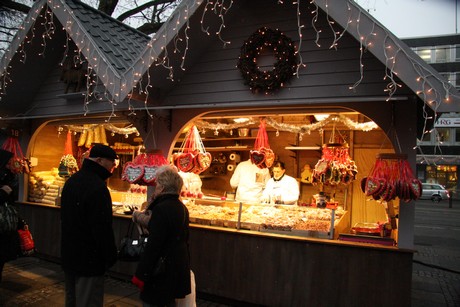 weihnachtsmarkt-neumarkt